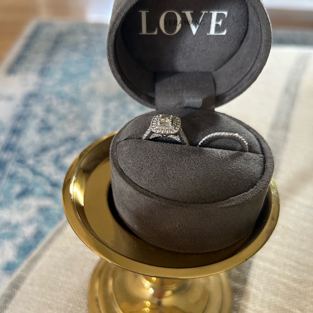 STUNNING Vera Wang Love Collection Engagement Ring with matching band.